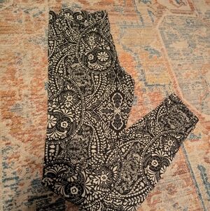 Aeropostale Black and White Patterned Leggings